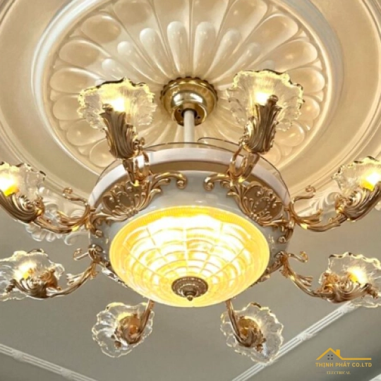 QUẠT TRẦN GIẤU CÁNH ĐÈN CHÙM PHA LÊ SANG TRỌNG - QVIFA-24