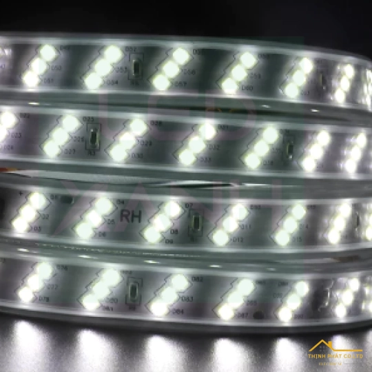 ĐÈN LED DÂY 220V 3 HÀNG BÓNG LED 2835 8W/M - MAXBEN - LD3-MB-2835-180b