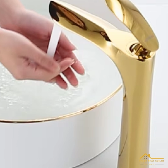 VÒI LAVABO NÓNG LẠNH ĐỒNG THAU MẠ PLATIUM VÀNG 30CM MÃ 768V3