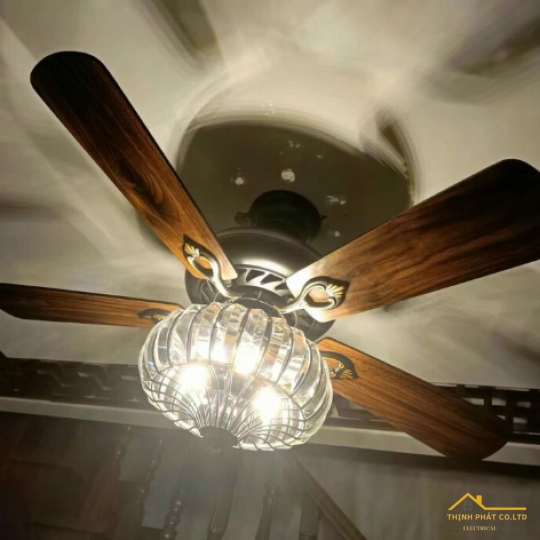 ĐÈN QUẠT TRẦN CÁNH GỖ CỔ ĐIỂN QVIFA - 85
