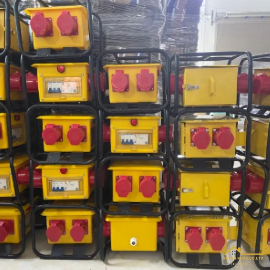 HỘP NGUỒN Ổ CẮM CÔNG NGHIỆP THI CÔNG 3 PHA 32A - 4 Ổ CẮM 4 CHẤU -TỦ ĐIỆN THI CÔNG XÁCH TAY
